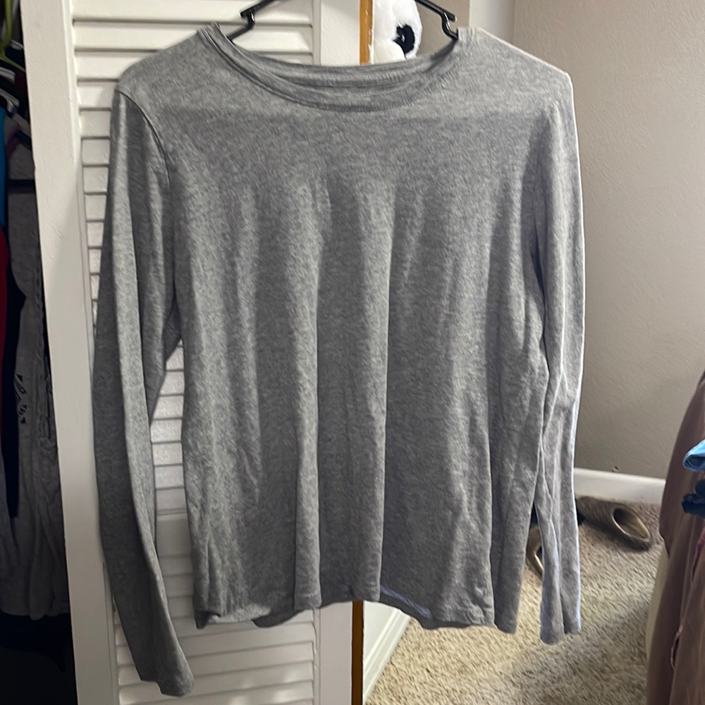 Casual gray tshirt. Very comfy. Time and Tru long sleeve in a size medium.